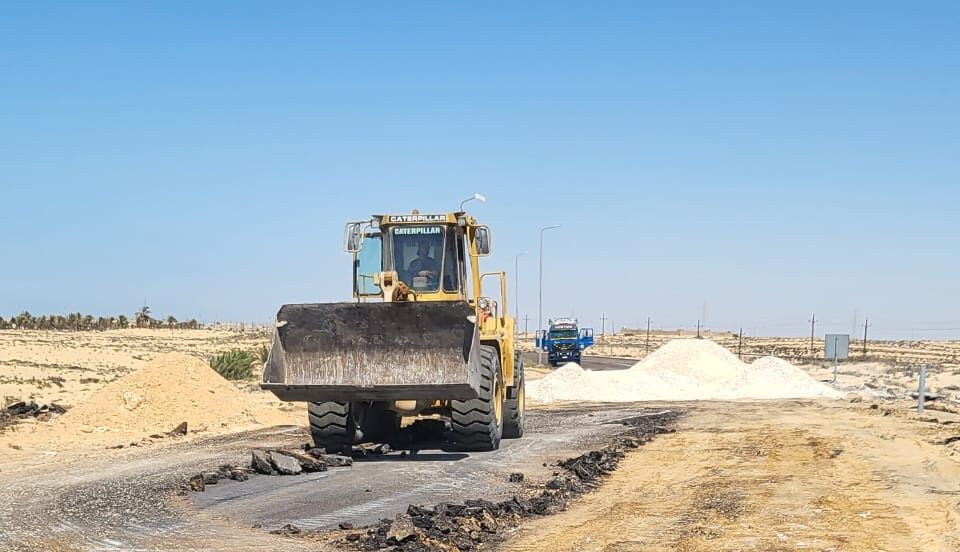 بدء أعمال رفع كفاءة الطريق الدولي بشمال سيناء