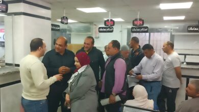 جمال ساطور رئيس مركز ومدينة دسوق خلال متابعته سير العمل بالمركز التكنولوجي ومنظومة التصالح والتأكد من سرعة إنهاء طلبات المواطنين وتقنين أوضاع مخالفات البناء.