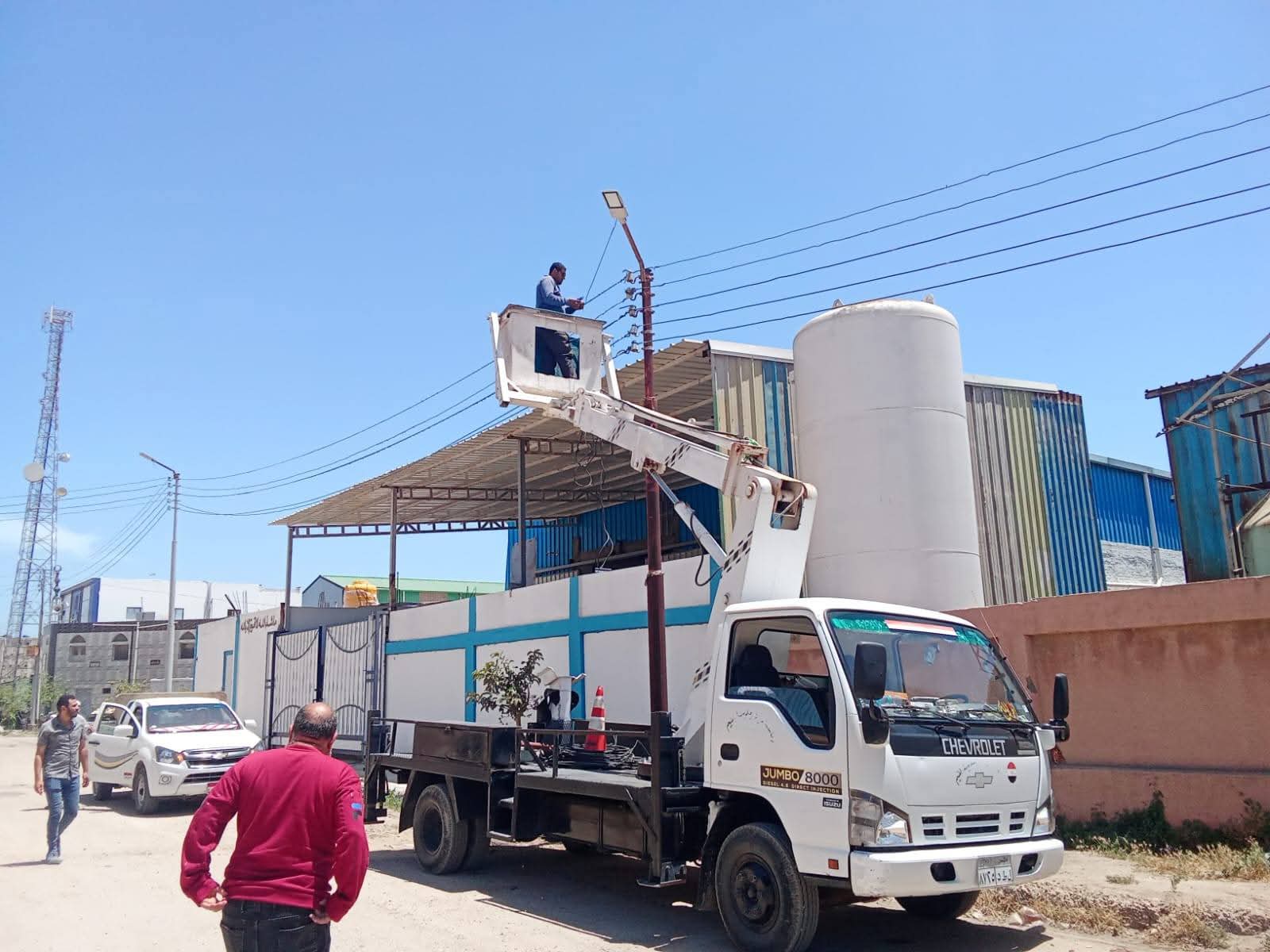 استمرار أعمال رفع كفاءة شبكة الإنارة العامة بمدينة بلطيم