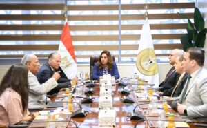 وزيرة التنمية المحلية .. تتابع الموقف التنفيذي لمشروعات الوزارة بالمحافظات 