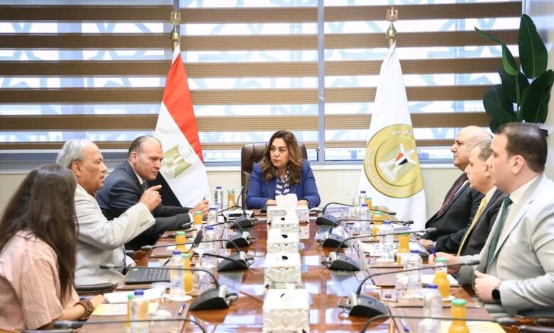 وزيرة التنمية المحلية .. تتابع الموقف التنفيذي لمشروعات الوزارة بالمحافظات 