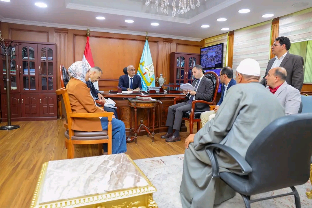 محافظ كفرالشيخ  خدمة المواطنين أولوية لا تقبل التأجيل