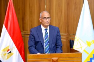 محافظ كفر الشيخ من داخل مركز السيطرة خدمة المواطن أولا 