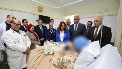 دعم حكومي كامل لرئيسة القرية بعد إصابتها أثناء تنفيذ قرار إزالة
