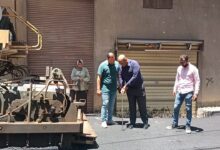 ساطور .. يتابع ميدانيا رصف شوارع جديدة بدسوق