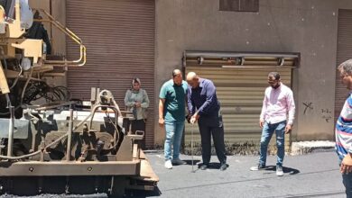 ساطور .. يتابع ميدانيا رصف شوارع جديدة بدسوق