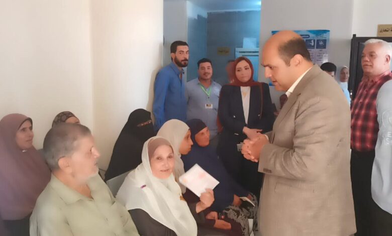 من العيادة للطريق للسرفيس .. دسوق تتحرك لتسهيل رحلة المواطن إلى التأمين الصحي