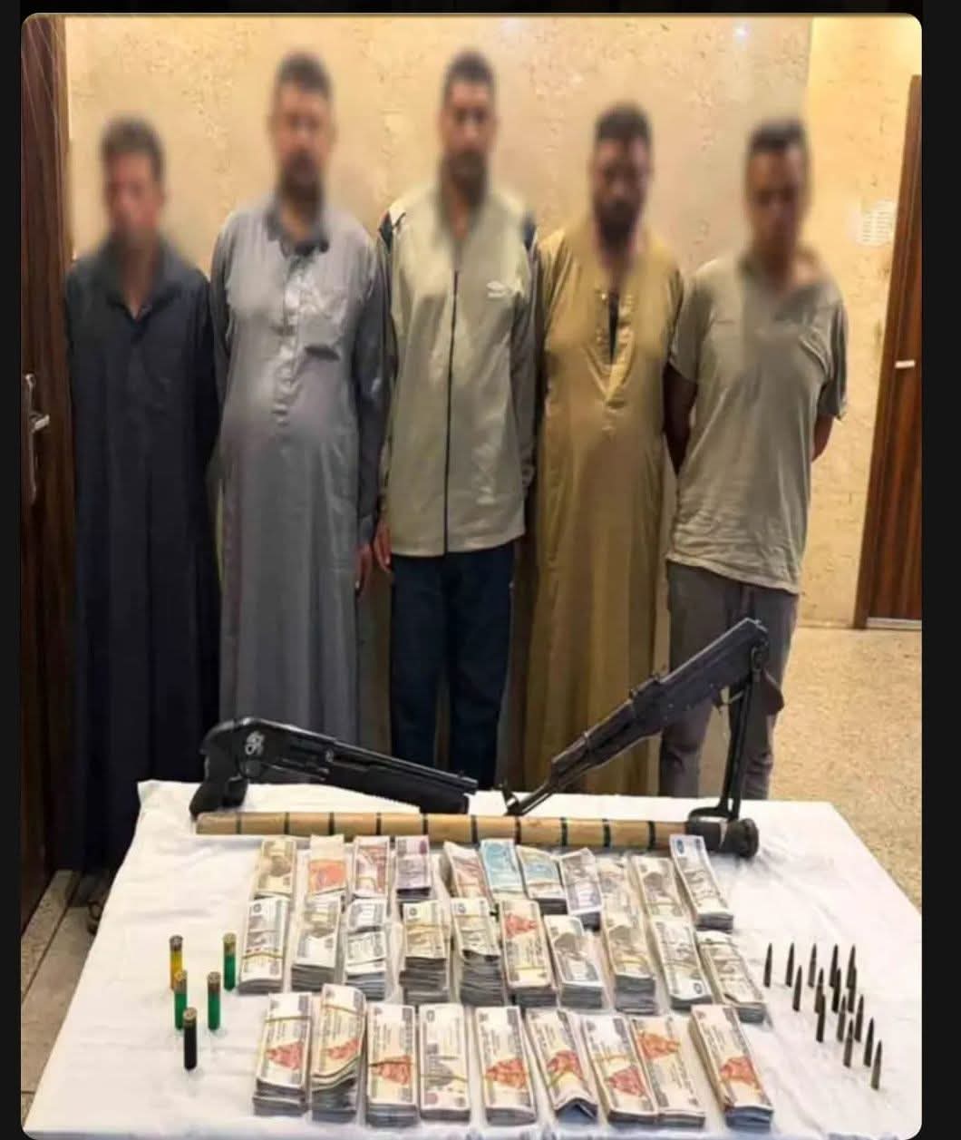 كمين على الطريق العام.. الشرطة تسقط عصابة سرقة طبيب بيطري بسندبيس وتستعيد الأموال والأسلحة