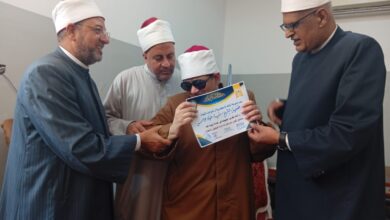 مدير مديرية أوقاف الإسكندرية يكرم عدداً من العاملين بالمديرية من ذوي الهمم