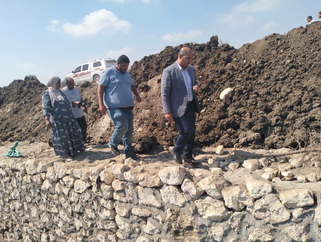 رئيس مدينة دسوق يتابع اعمال التكاسي بترعة الجنائية اليسرى بطريق شباس الملح 