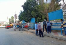 راحة المواطن أولاً . . تحسين نقاط انتظار السرفيس وتركيب مقاعد جديدة بطريق عمر ابو العز بدسوق