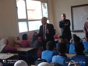 مدير تعليم دسوق .. يفاجئ مدارس سنهور المدينة ويضبط إيقاع الدراسة