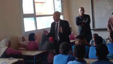 مدير تعليم دسوق .. يفاجئ مدارس سنهور المدينة ويضبط إيقاع الدراسة