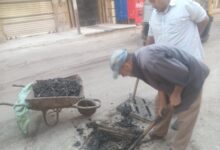 قبل سقوط الأمطار.. دسوق ترفع درجة الاستعداد وتكثف تطهير بالوعات الشوارع