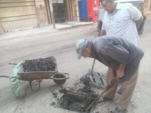 قبل سقوط الأمطار.. دسوق ترفع درجة الاستعداد وتكثف تطهير بالوعات الشوارع