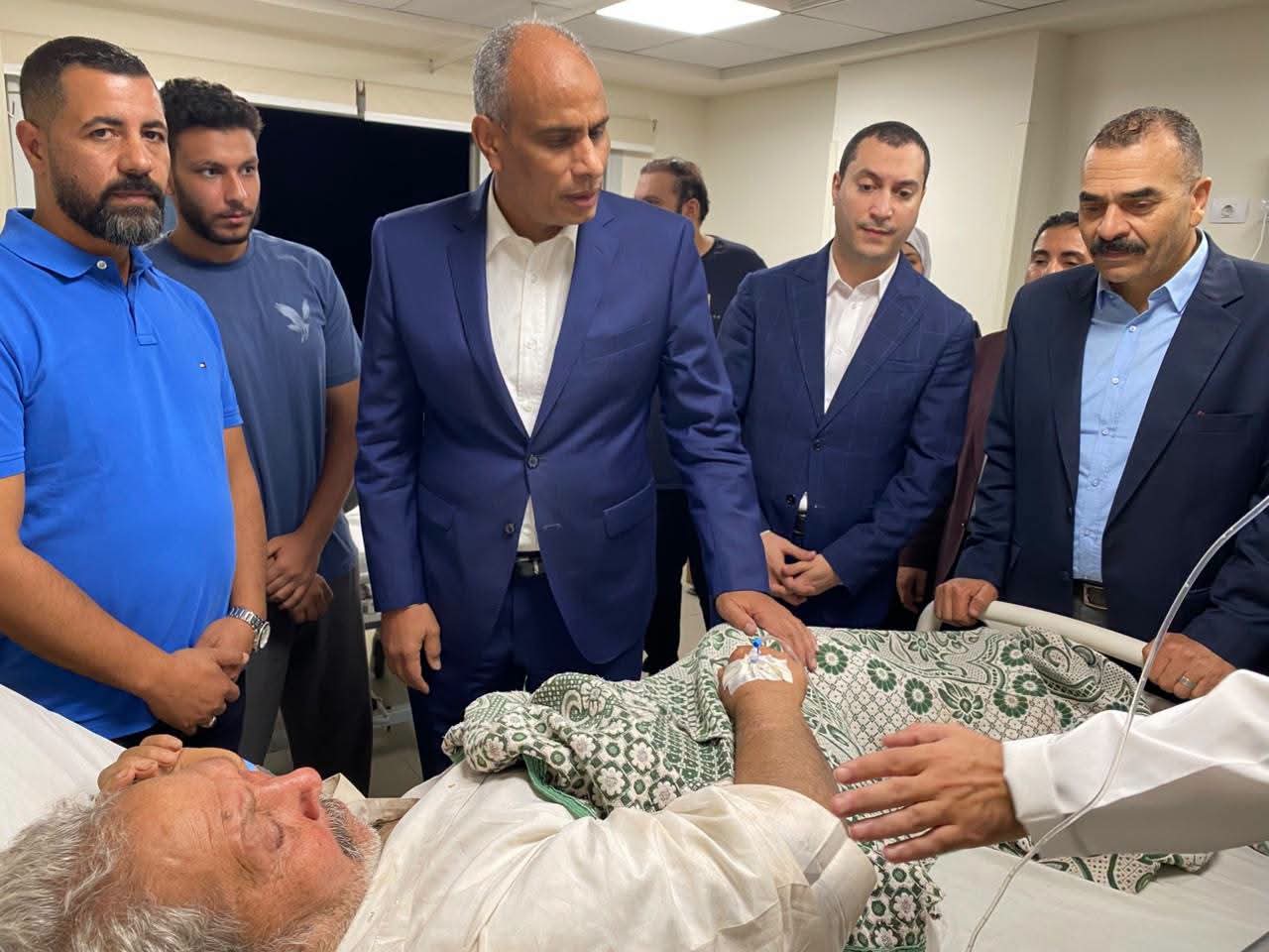 محافظ كفر الشيخ .. يطمأن على الحالة الصحية لمصابي حادث انهيار عقار بيلا