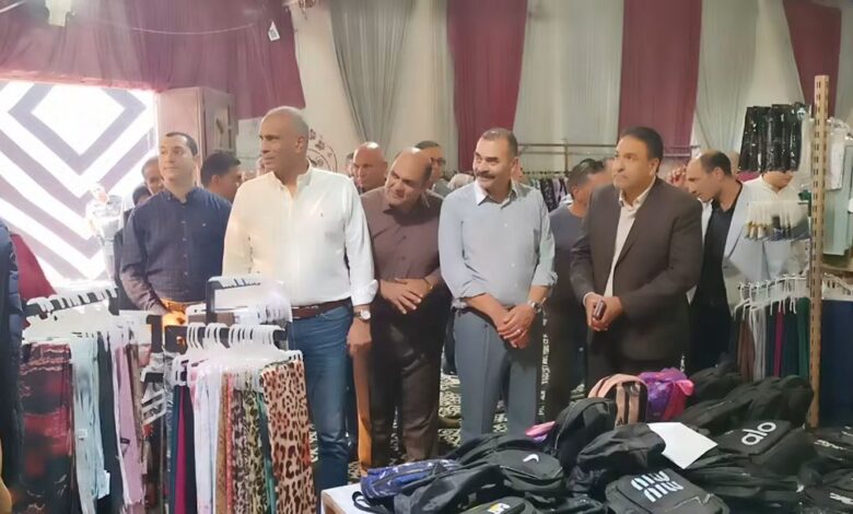 محافظ كفرالشيخ ..  تخفيضات تصل إلى 30% على السلع الغذائية والمستلزمات المدرسية بسوق اليوم الواحد بدسوق