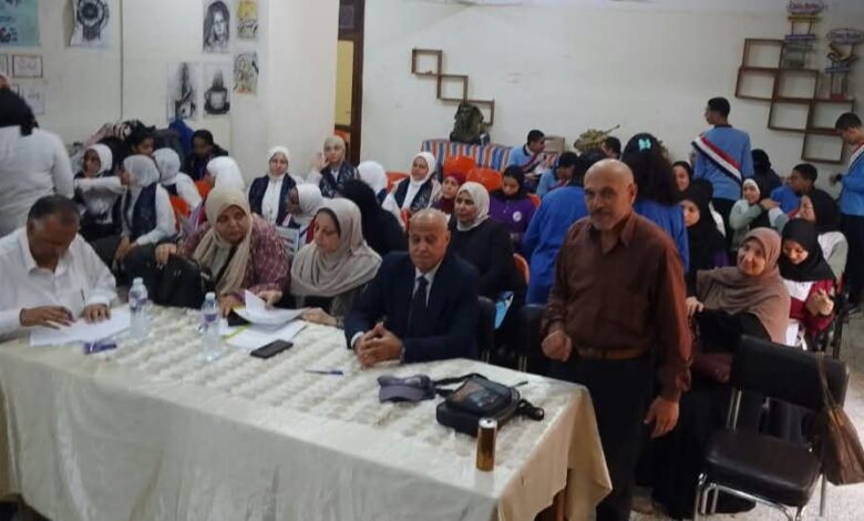 مدير تعليم دسوق ..  يشهد تقييم الإذاعة المدرسية ويشيد بمواهب الطلاب