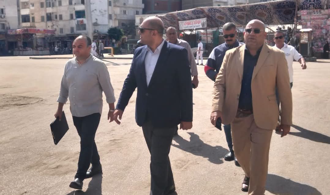 ساطور ..  يقود حملة لرفع الإشغالات حول المسجد الدسوقي لفرض الانضباط وتسهيل حركة الزوار والمريدين